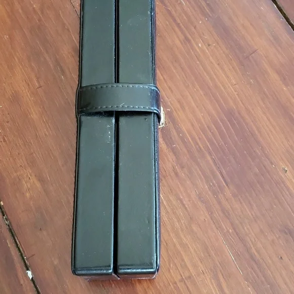 Travel jewelry case. Sturdy. Good condition - Picture 7 of 9